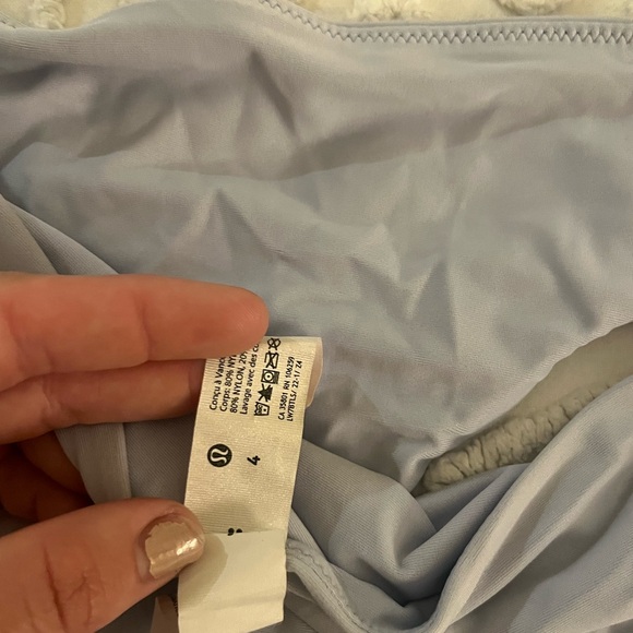 Lululemon Size 4 Swimsuit bottoms, cucumber blue color! Size 4 - Picture 4 of 4